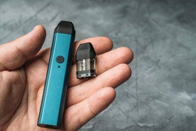 Disposable vs Refillable CBD Vapes: Pros & Cons